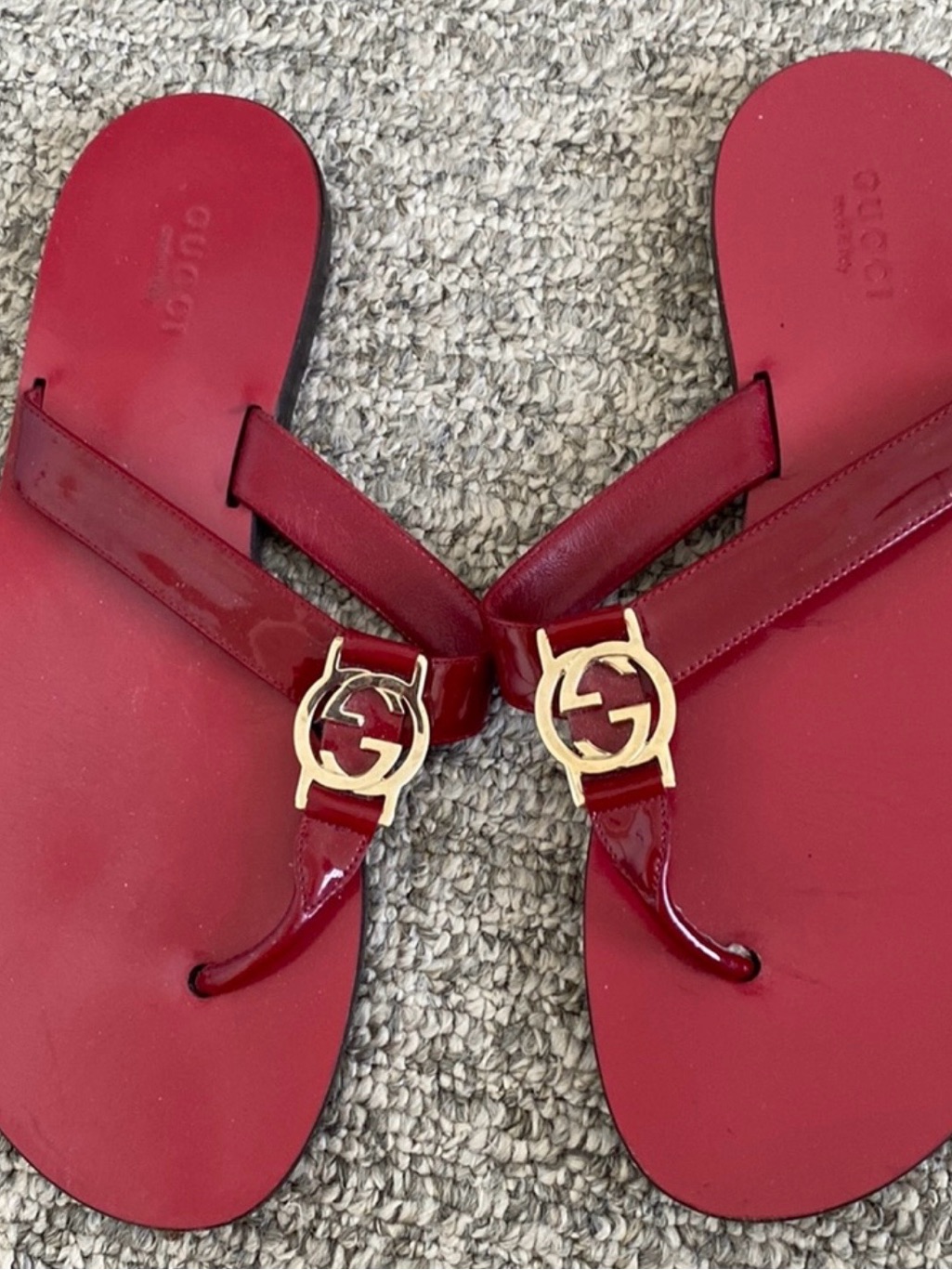 Gucci Red Patent Leather Logo Thong Sandals With Gold Hardware